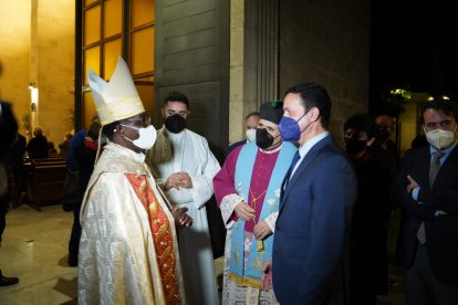 El obispo de Boma recibe a Javier A. García.