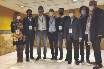 Juanma Moreno con los almerienses ya elegidos en el Comité Ejecutivo del PP andaluz.