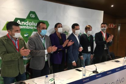 Aplausos al inicio del Comité Ejecutivo del PP-A.