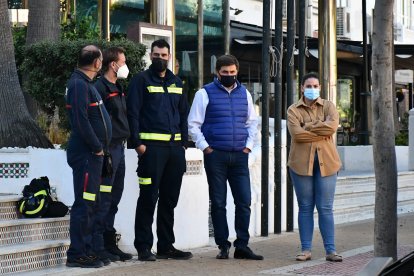 El presidente del Consorcio de Bomberos del Poniente y concejal del Ayuntamiento de Roquetas de Mar, José Juan Rodríguez, supervisó personalmente el simulacro de intervención.
