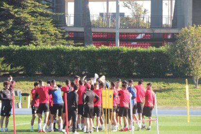 Felicitando a Makaridze por su futura paternidad.