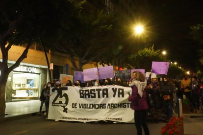 Pancartas de Coordinadora de Movimiento Feminista de Almería.