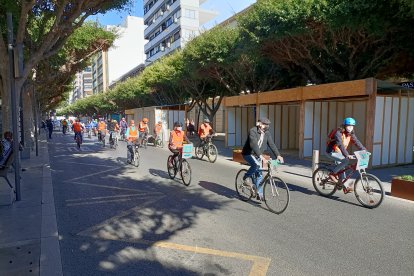 La \'bicifestación\' ha sido convocada por el colectivo de ciclistas urbanos de Almería (Alpedal).