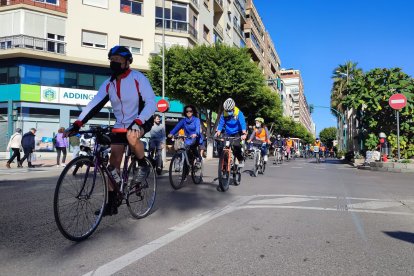 Vecinos de diferentes edades han participado.