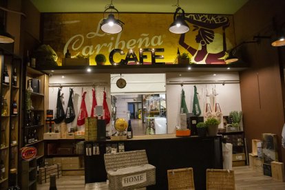 Exposición de productos en la tienda de la empresa