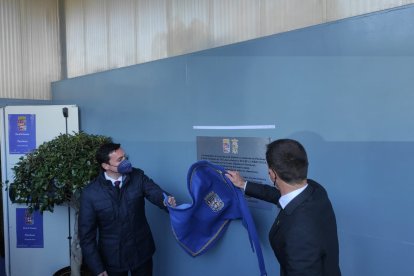 Descubrimiento de la placa que recordará en Purchena el Día de la Provincia.