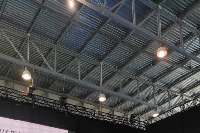 Medalla de Oro de Lo Social 2020 al Teléfono de la Esperanza. La recibe su presidenta, María Isabel Orland.