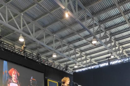 María Isabel Orland, presidenta del Teléfono de la Esperanza, en el escenario..