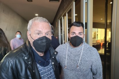 Manolo García con su hijo.