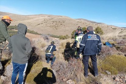 La Policía Local de Dalías también ayudó en el rescate.