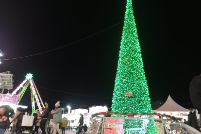 Ambiente navideño en la feria del Puerto.