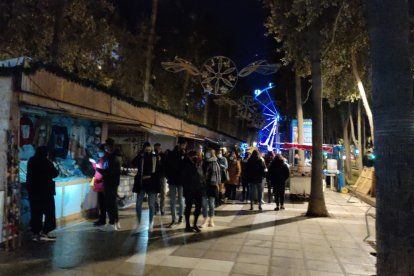 El alumbrado navideño, sin encender.