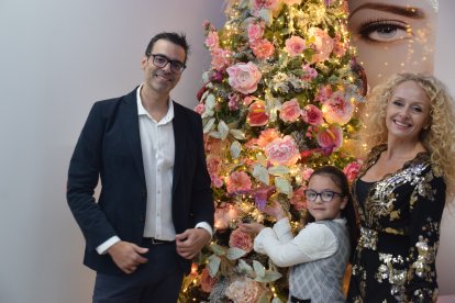 Conchi de la Cruz, su esposo, Rafael Pérez y su hija Daniela.