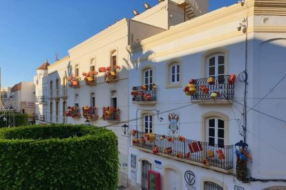 El municipio de Vera empezó esta semana a engalanar sus calles.