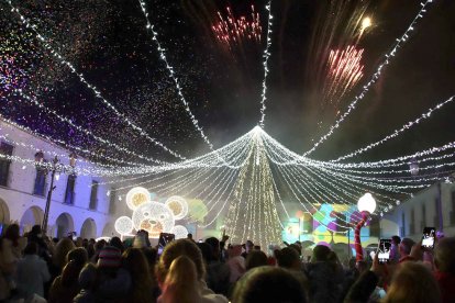 La Plaza Porticada acogió el gran acto de encendido de Berja.