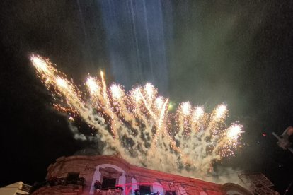 La Puerta de Purchena, corazón del encendido navideño de la capital.
