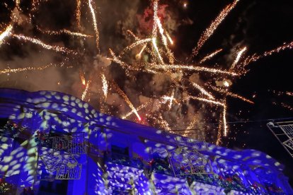 La Casa de las Mariposas con el mapeado con el que se han recibido las fiestas.