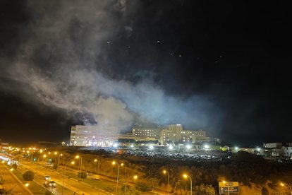 Restos de pólvora sobre el Hospital de Torrecárdenas. Foto: Carlos A. Ferreras