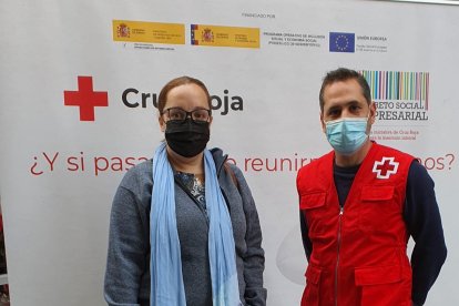 Voluntaria de Cruz Roja y cliente del comercio almeriense.