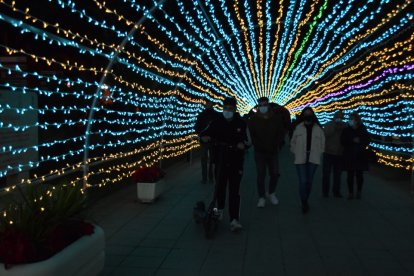 Túnel de luces multicolor de Vícar.