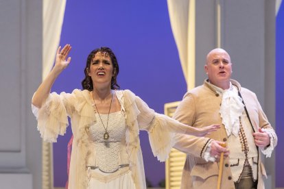 El montaje recibió una tremenda ovación en Roquetas de Mar.