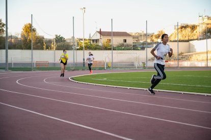 Los participantes lo dan todo en la carrera