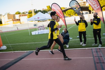 Se pisan los talones en la recta final