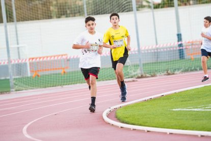 Los participantes lo dan todo en la carrera