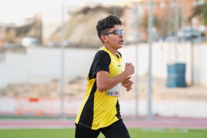 Los participantes lo dan todo en la carrera