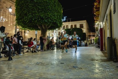La carrera navideña recorre las calles de la localidad