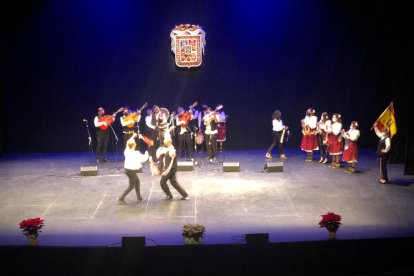 Disfrutando del espectáculo del encuentro de cuadrillas