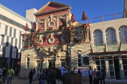 Exterior del Teatro Apolo, donde se desarrolla la colecta de sangre de este miércoles.