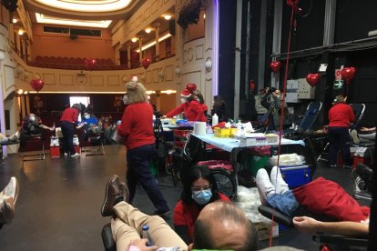 El Teatro Apolo acoge por vez primera una colecta masiva de sangre.