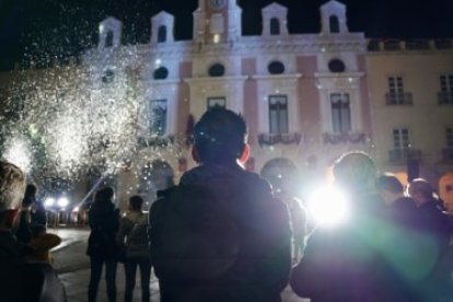 Más de 20 focos han iluminado la fachada.