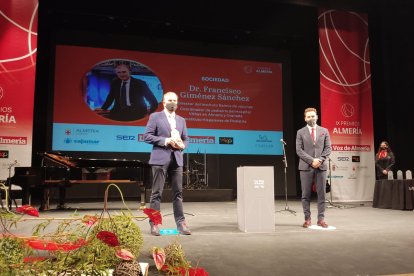 Francisco Giménez Sánchez recoge el Premio Sociedad.