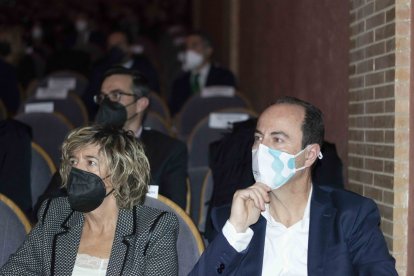 Mari Carmen Galera, gerente Tecnova, y José Luis Estrella, director general de Hispatec y Presidente de Tecnova