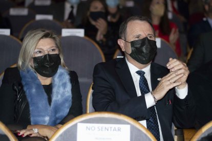 Jerónimo Parra, presidente de la Cámara de Comercio de Almería, junto a su esposa.