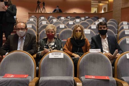 Jose Antonio Flores, Barbara Domínguez y Paola Flores (Vera Import).