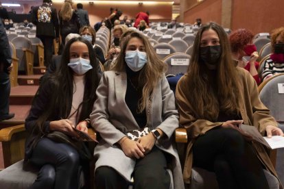 Representantes del club de balonmano playa femenino A.M. Team Almería.