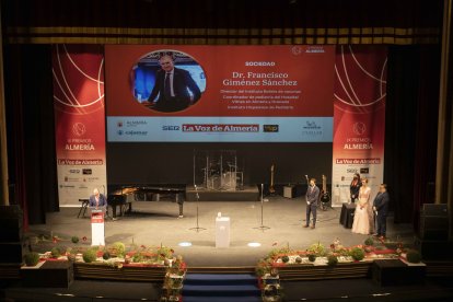 Reconocimiento al doctor Francisco Giménez, una eminencia en el ámbito de las vacunas.