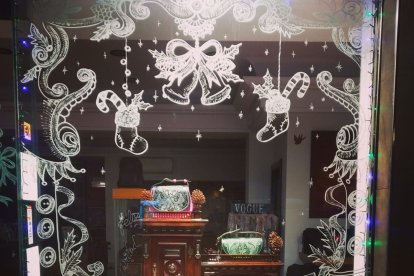 Escritorio centenario del escaparate ganador \'Curtidos Ruiz\'.