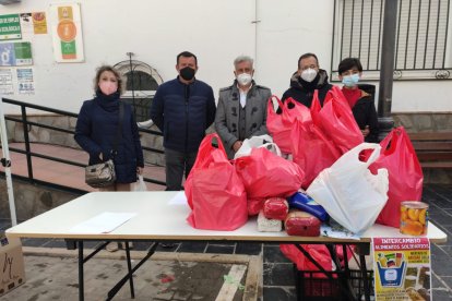 La recogida solidaria de alimentos.