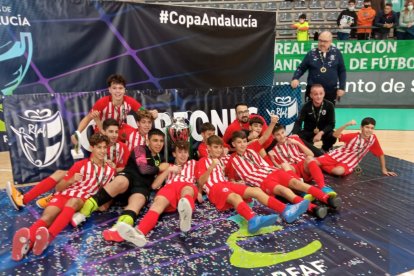 Los campeones de Andalucía visten la rojiblanca.