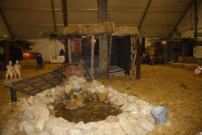 El estanque de agua frente a la carpintería de \'San José\'