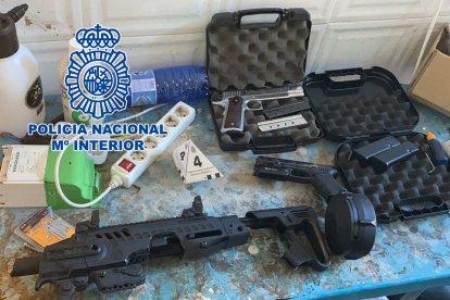 Utensilios hallados por la Policía Nacional.