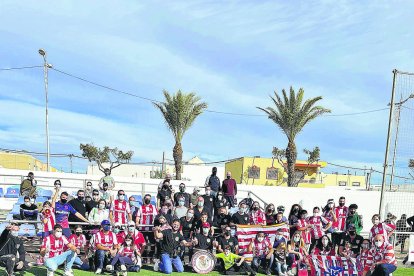 Las aficiones de EDA y Atlético disfrutaron juntas del evento.