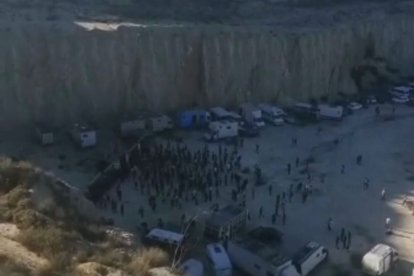 Son muchos los vehículos parados en las canteras.