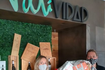 Laura Ortega Gómez ganó su cesta de Navidad en restaurante Natividad.