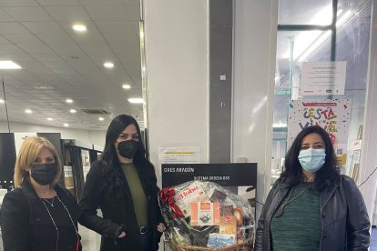 María Belén López Carretero ganó su cesta de Navidad en Rotrisa.