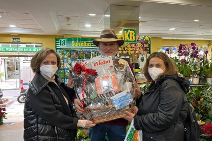 La cesta de Navidad de Suministros Tripiana fue para Lucy Rivera Rivera.